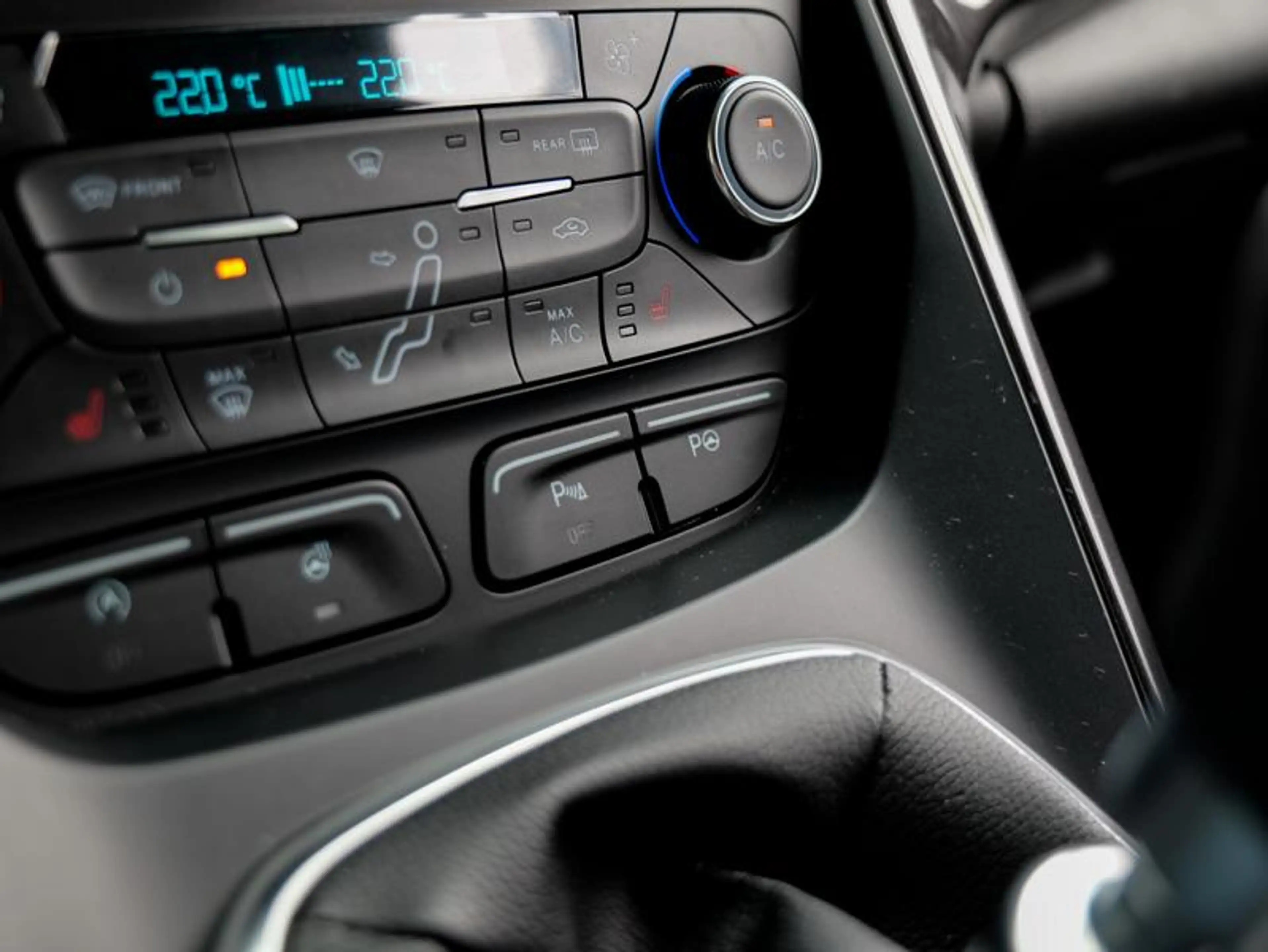 Ford C-Max Titanium — photo 12