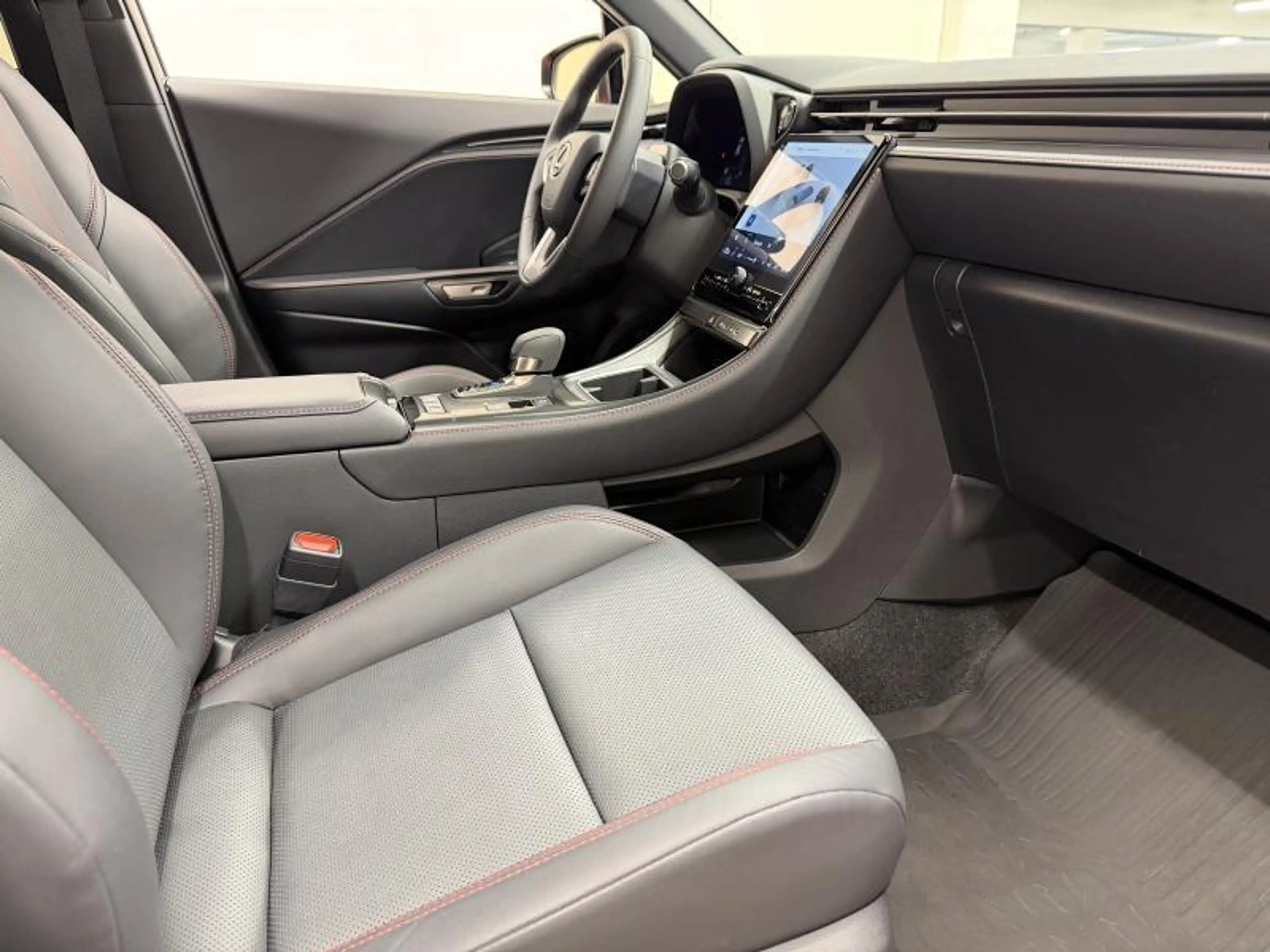 Lexus LBX Elegant — photo 9