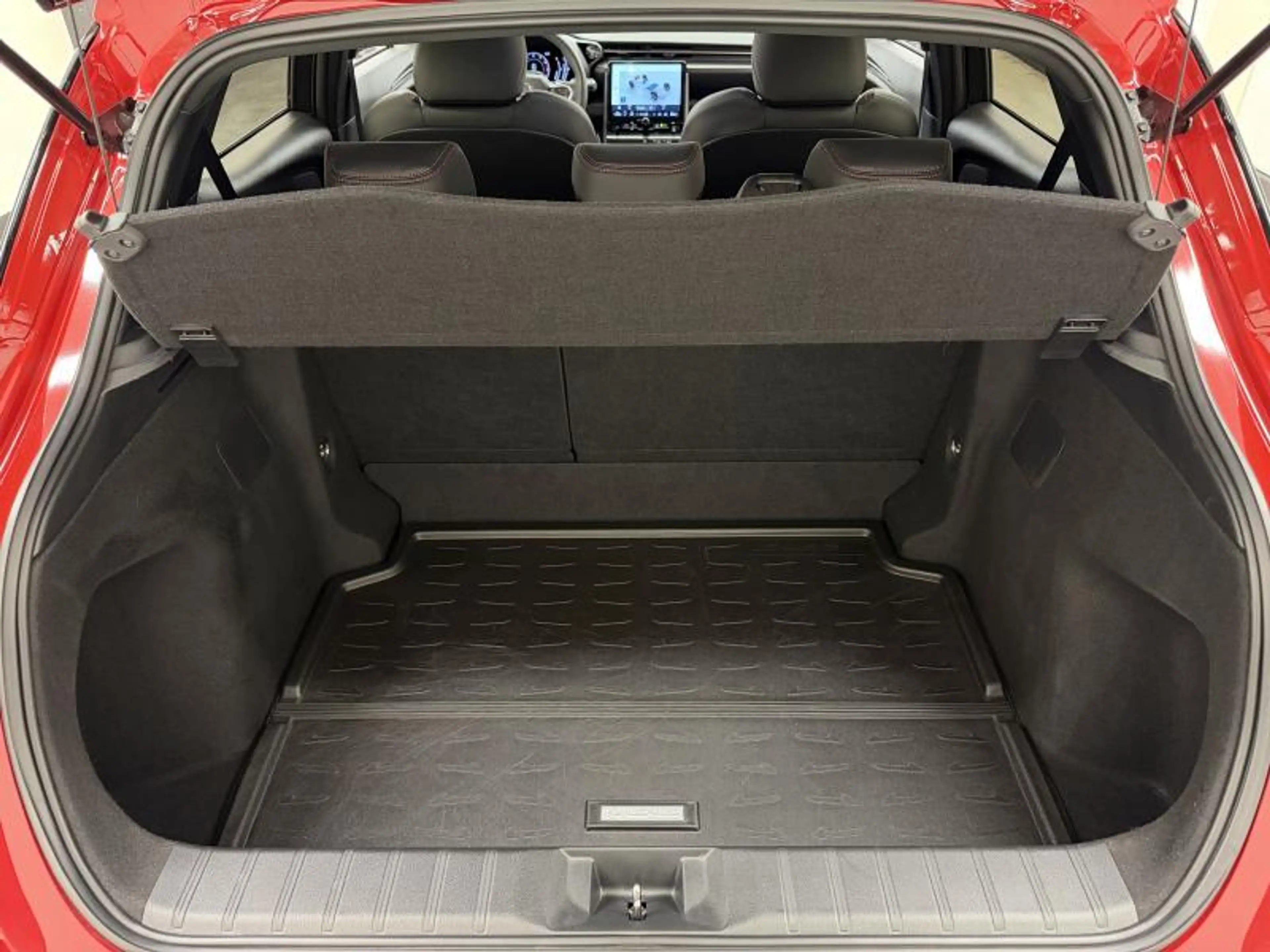 Lexus LBX Elegant — photo 11