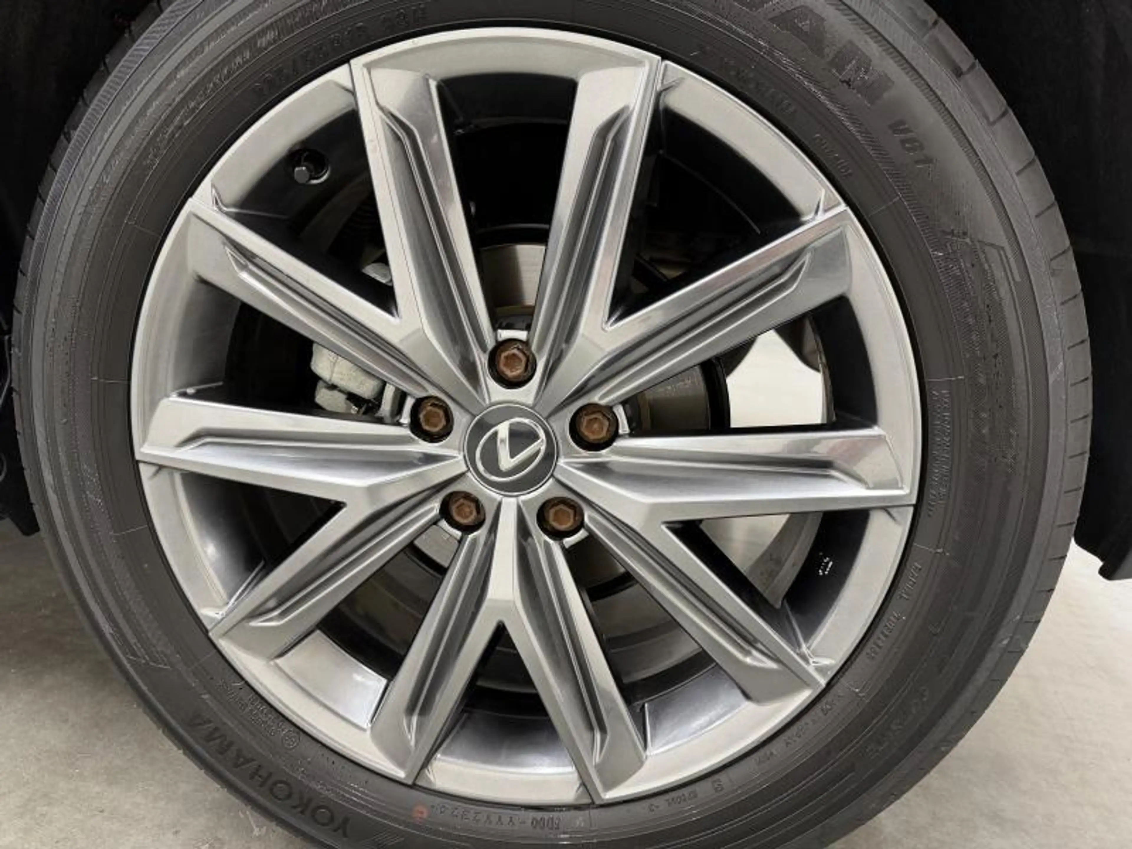 Lexus LBX Elegant — photo 7