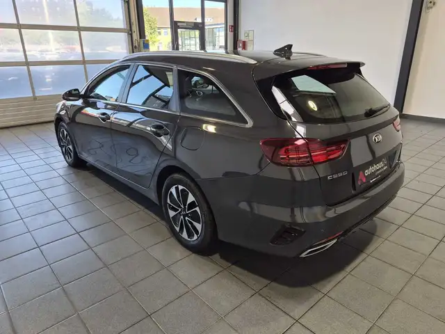 Kia Ceed view 4