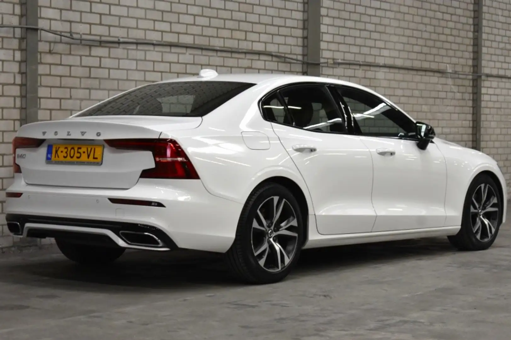 Volvo S60 B3 163PK R-Design | BLIS | NappaLeder | Keyless En Wit - 2