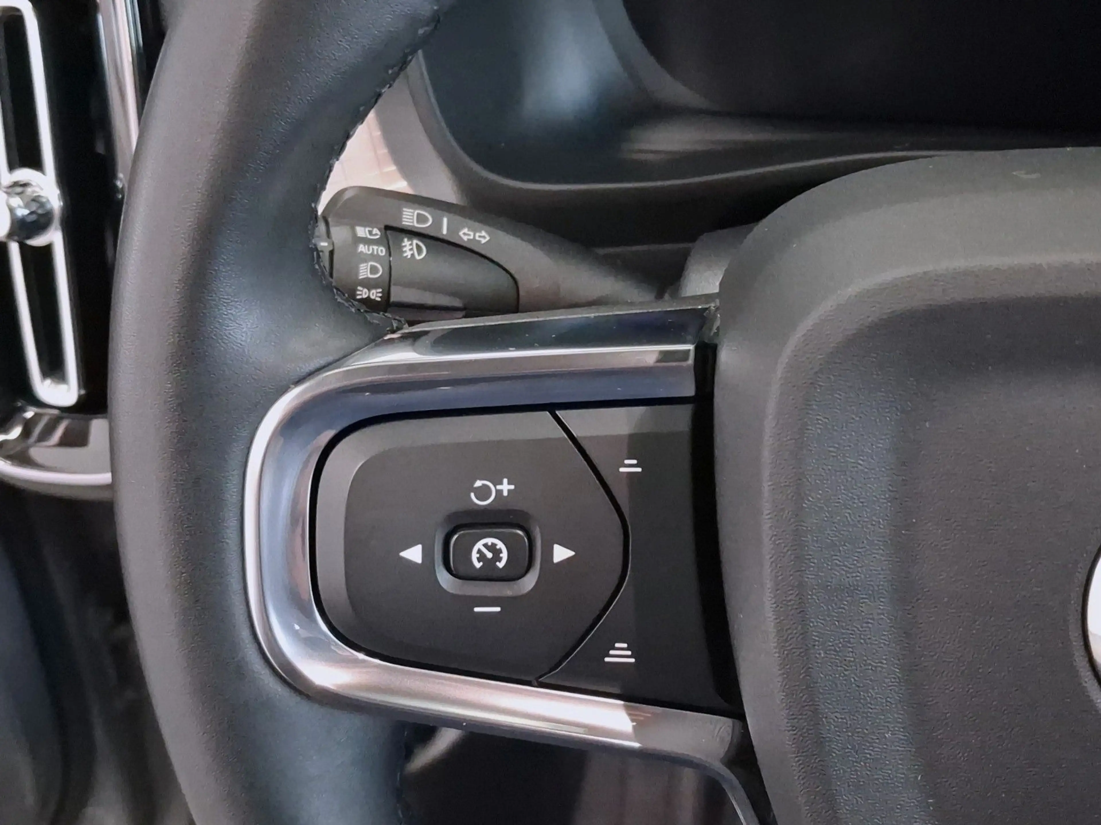 Volvo XC40 Core Aut.,1.Hand,Navi,LED,Tempo,Kamera 360° — photo 14