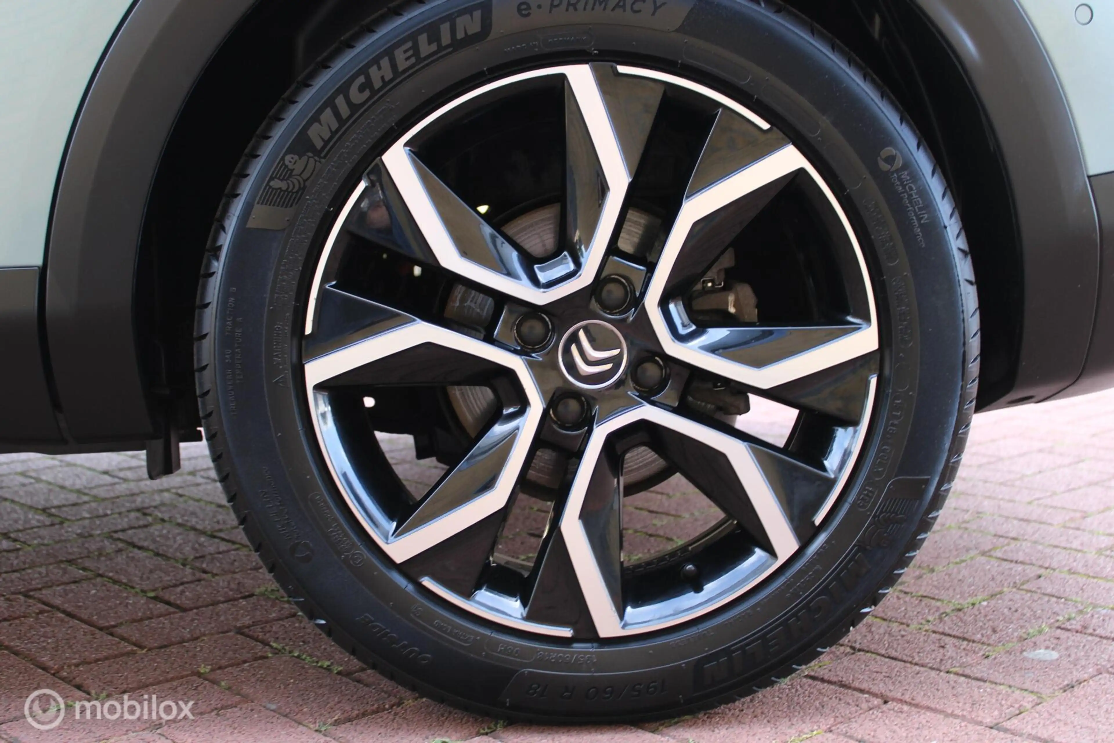 Citroen E-C4 Electric Shine 50 kWh — photo 23