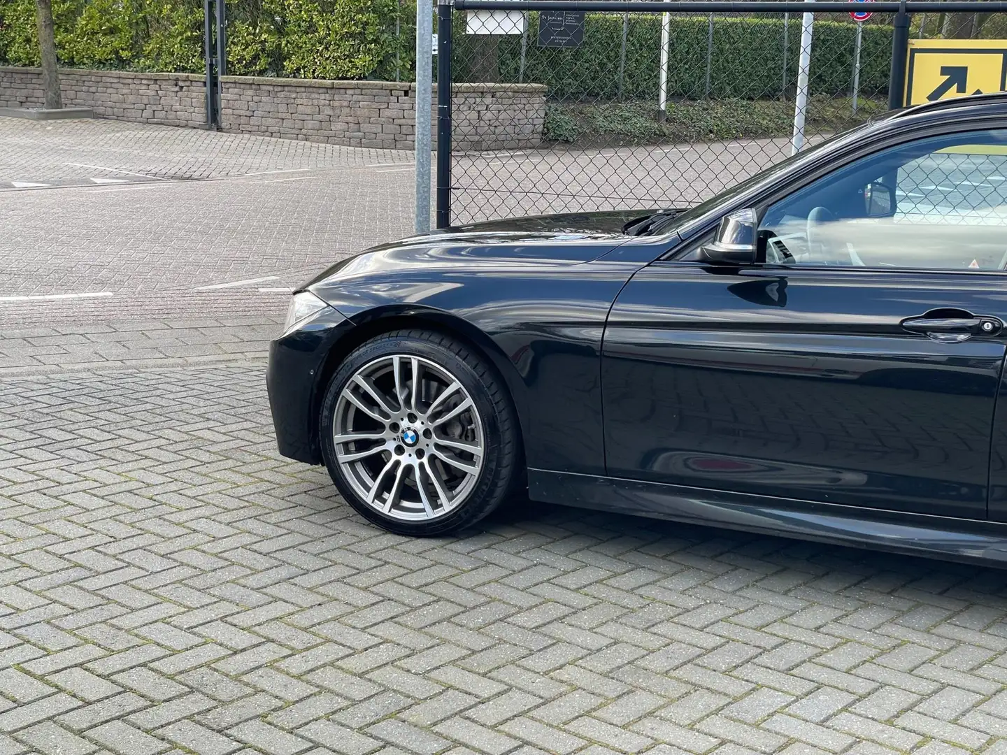 BMW 335 3-serie Touring 335d xDrive M-sport|Pano|H&K|Leder Schwarz - 2
