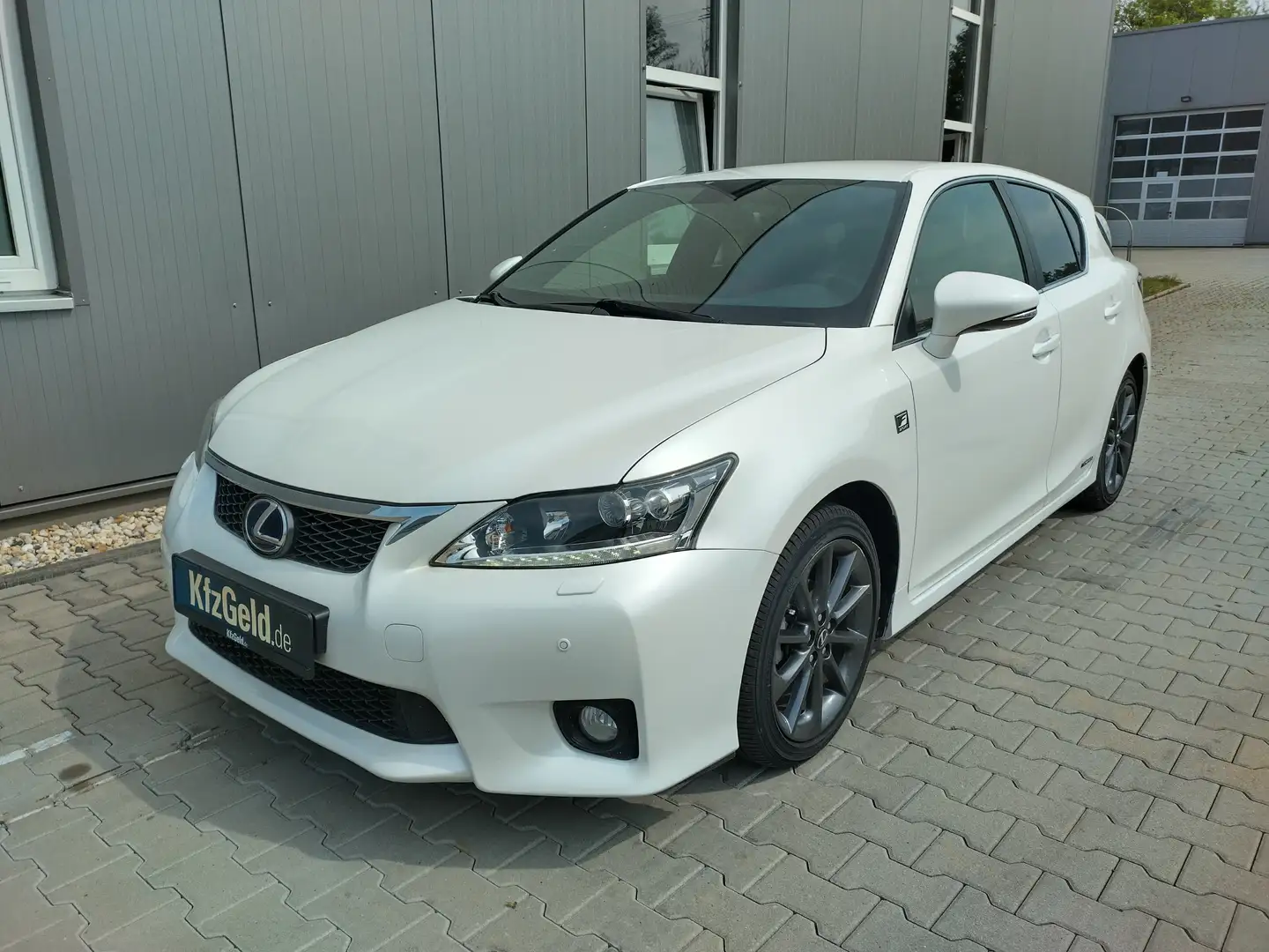 Lexus CT 200h F-Sport, LED, PDC, Kamera, Tempomat Sitzheiz. Bílá - 1