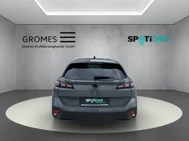 Peugeot 308 SW view 4