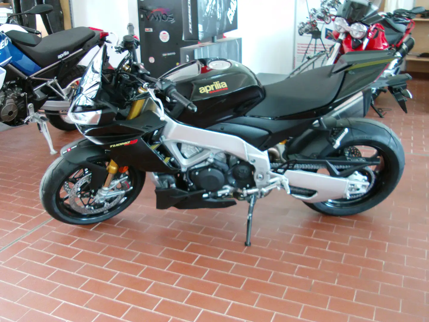 Aprilia Tuono V4 Factory Negro - 1