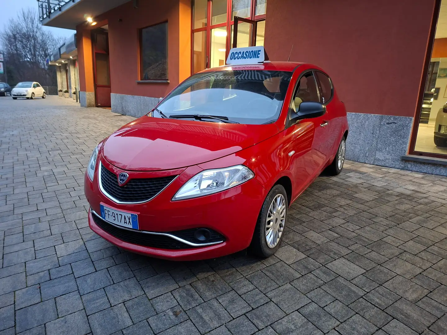Lancia Ypsilon Ypsilon III 2015 1.2 Gold 69cv Rojo - 1