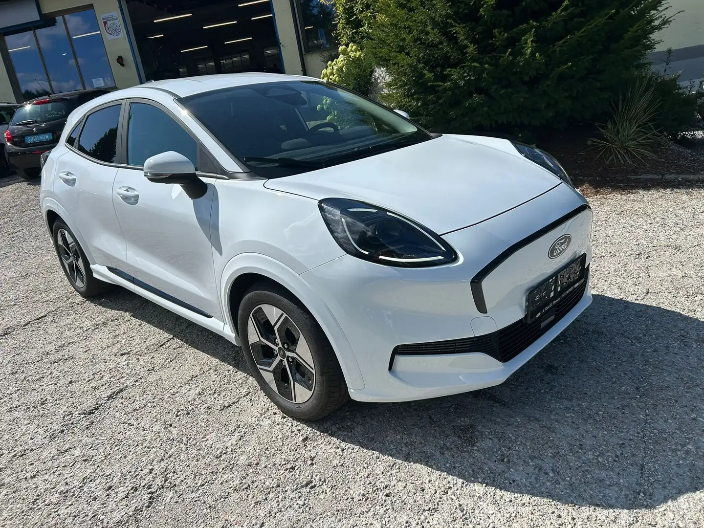 Ford Puma Gen-E 43kWh 168PS rein elektrisch Weiß - 1