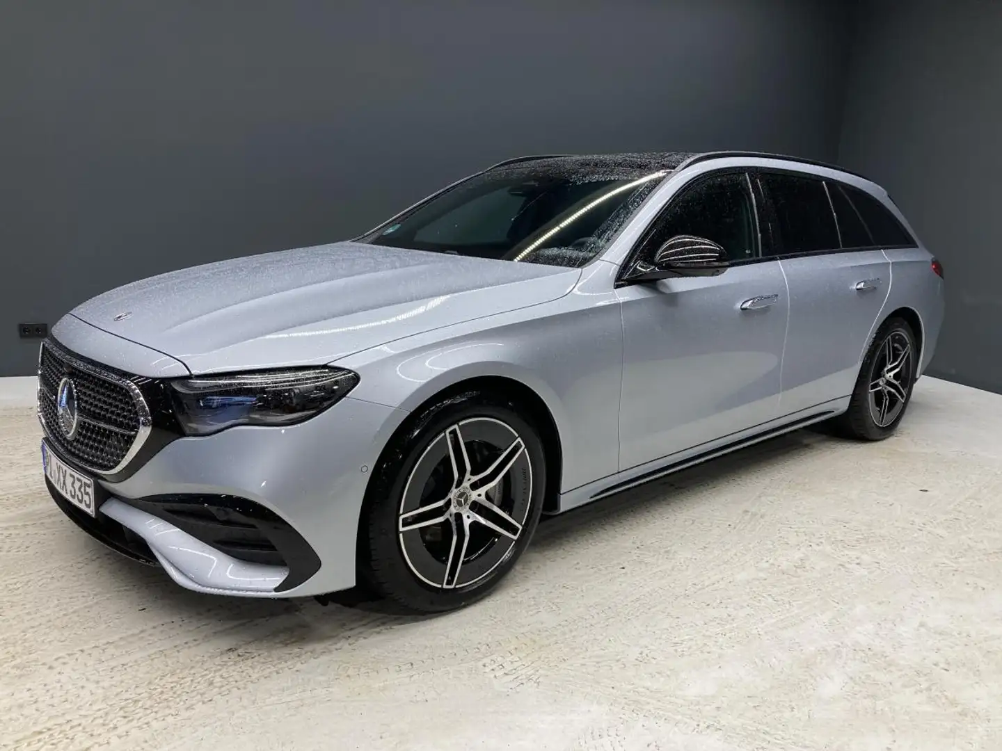 Mercedes-Benz E 220 d T-Modell AMG AdvancedPlus Pano AHK Silber - 1
