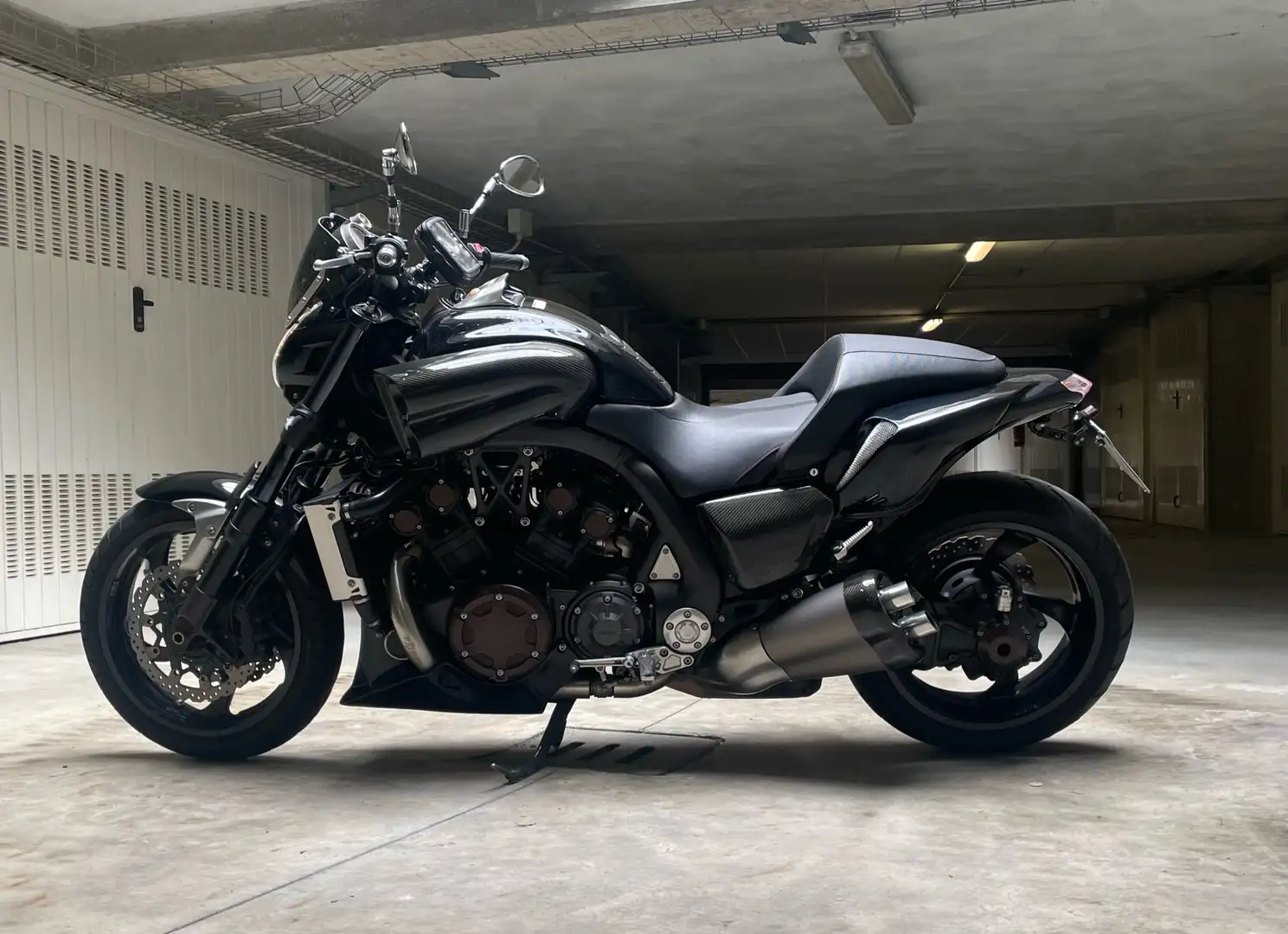 Yamaha Vmax - 2