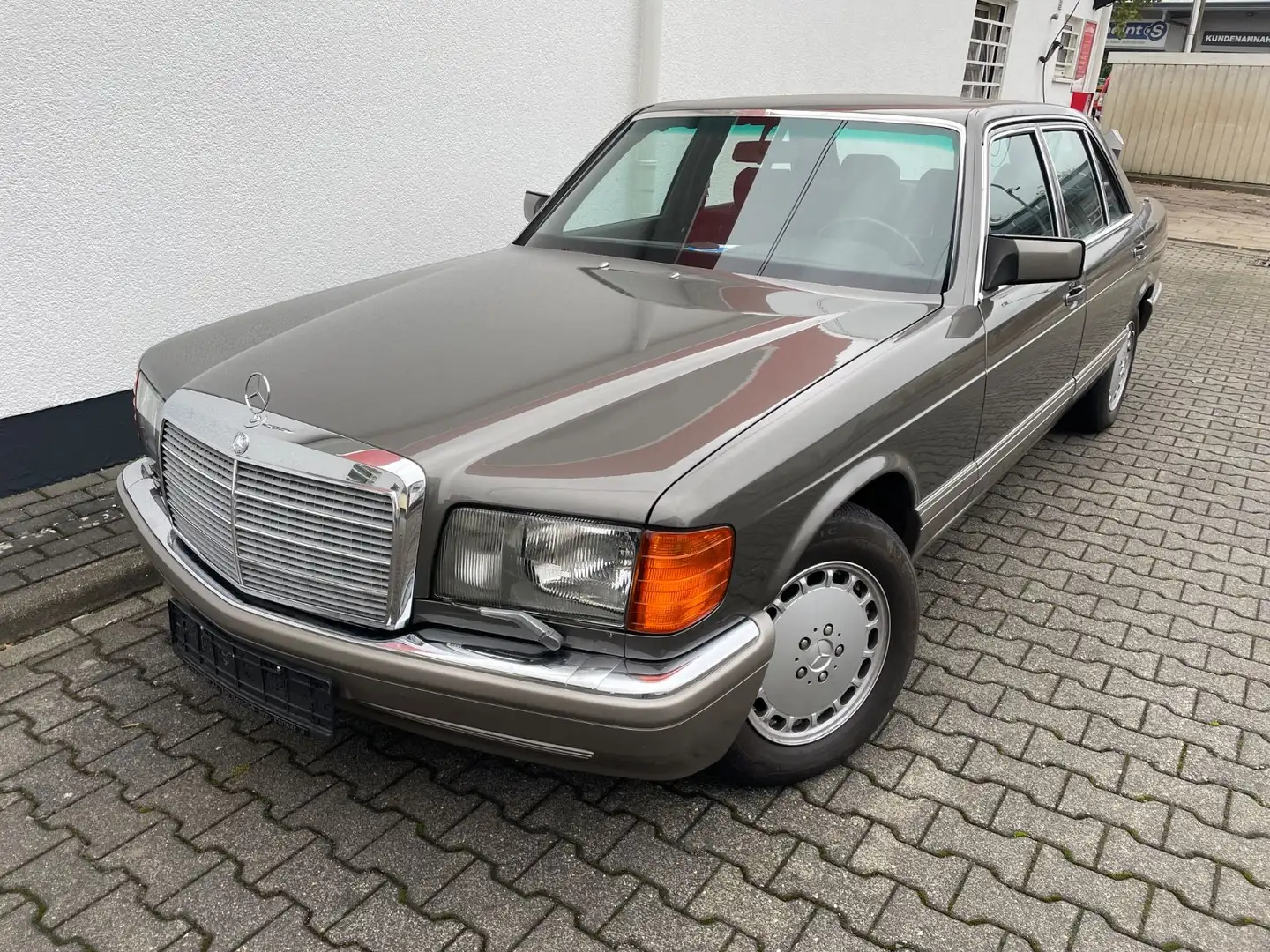 Mercedes-Benz 560 SEL Klimaautomatik / eSitz / S-Dach Grau - 1