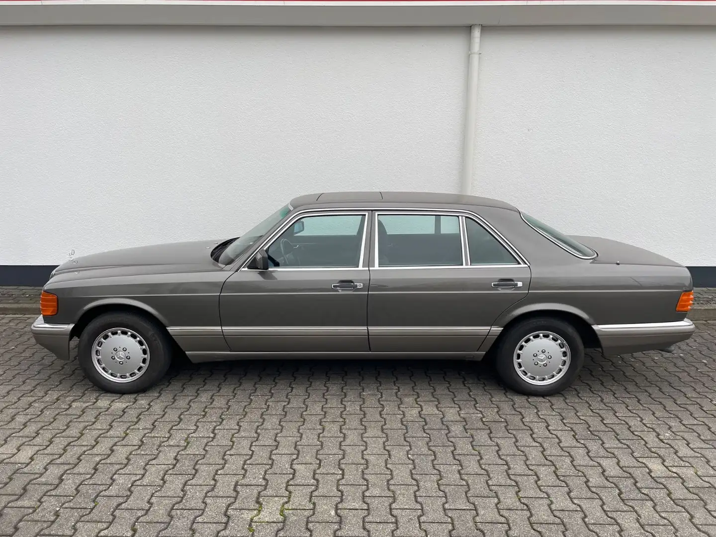 Mercedes-Benz 560 SEL Klimaautomatik / eSitz / S-Dach Grau - 2