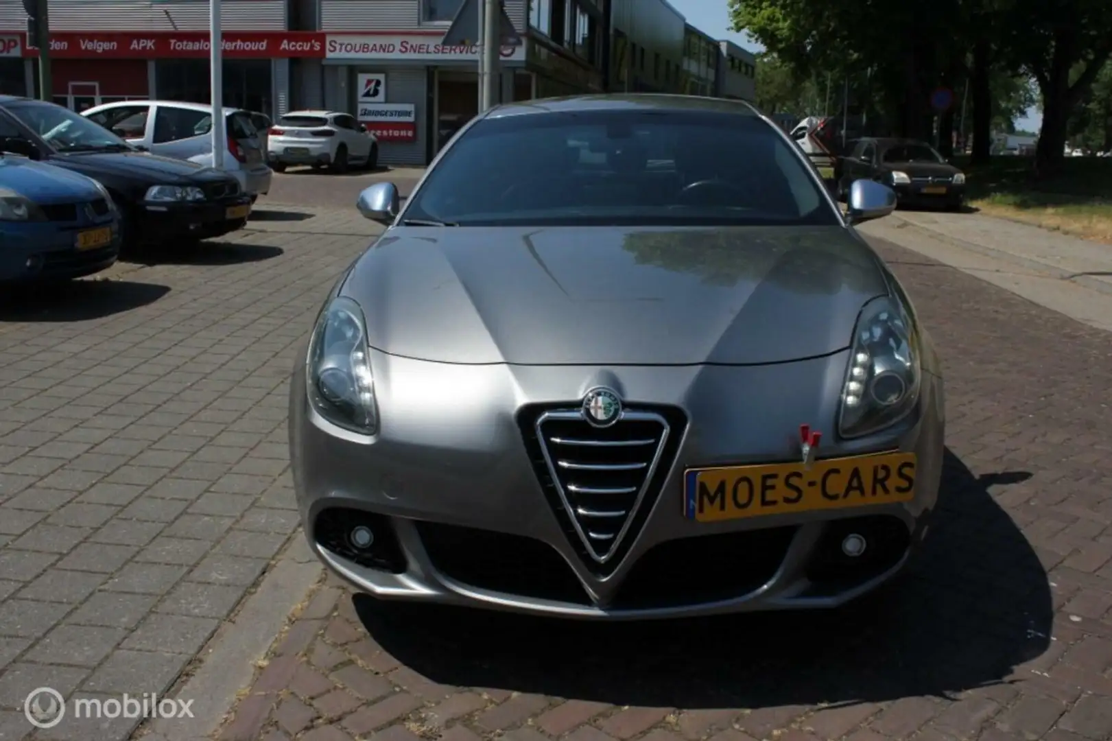 Alfa Romeo Giulietta 1.4 T DISTINCTIVE / PDC / CLIMATE / NAVI Gris - 2