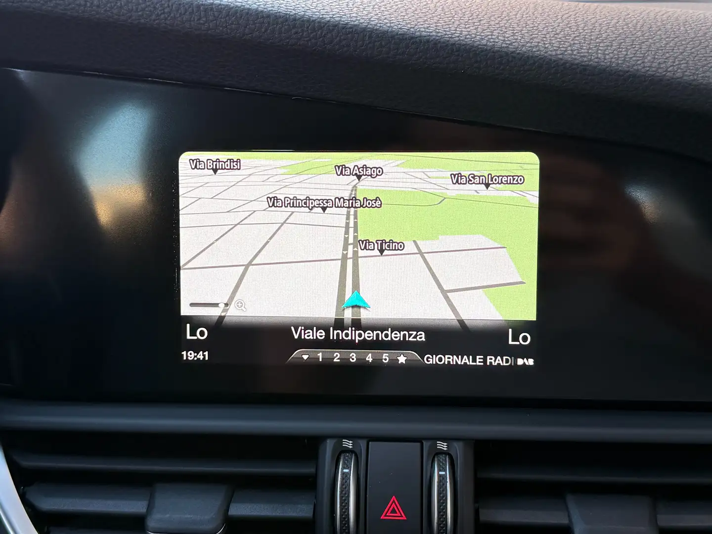 Alfa Romeo Giulia Giulia 2.2 Turbodiesel 160CV Business NAVI Nero - 2