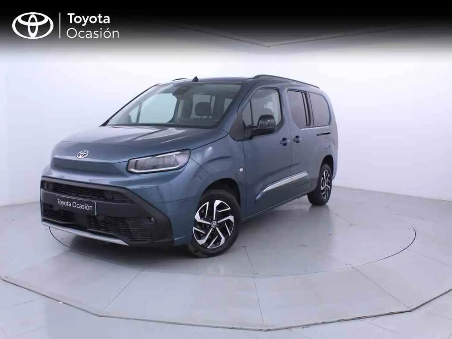 Toyota 1.5D 96kW Family Active 7 Plz L2 Azul - 1