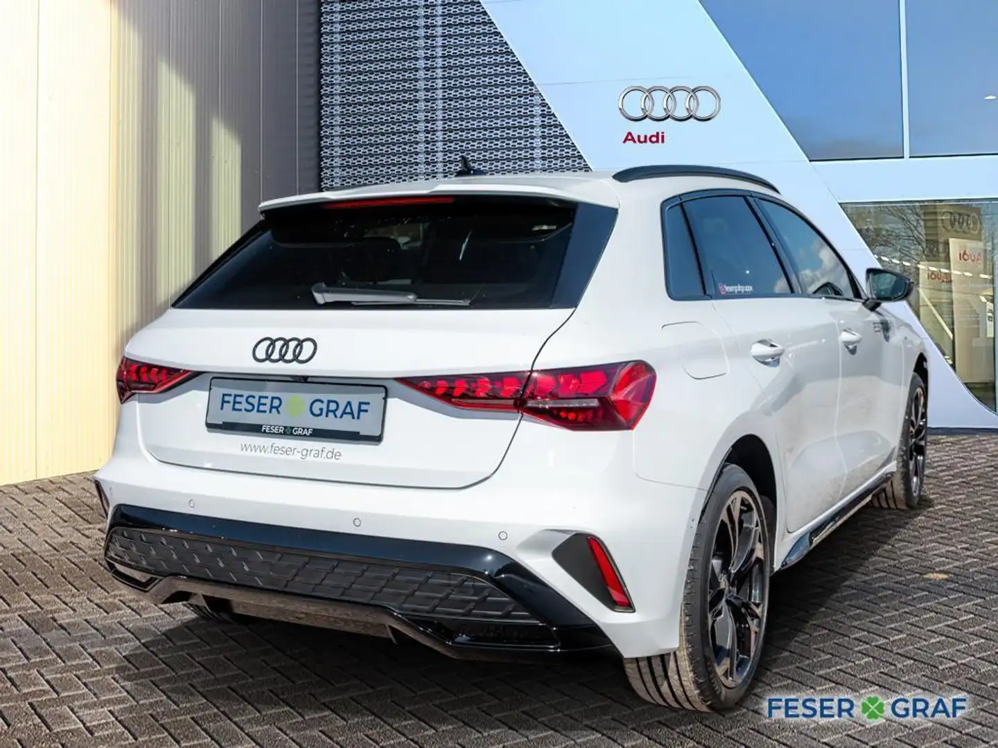 Audi A3 40 TFSIe 2x S line/Matrix/Kamera/18" Weiß - 2
