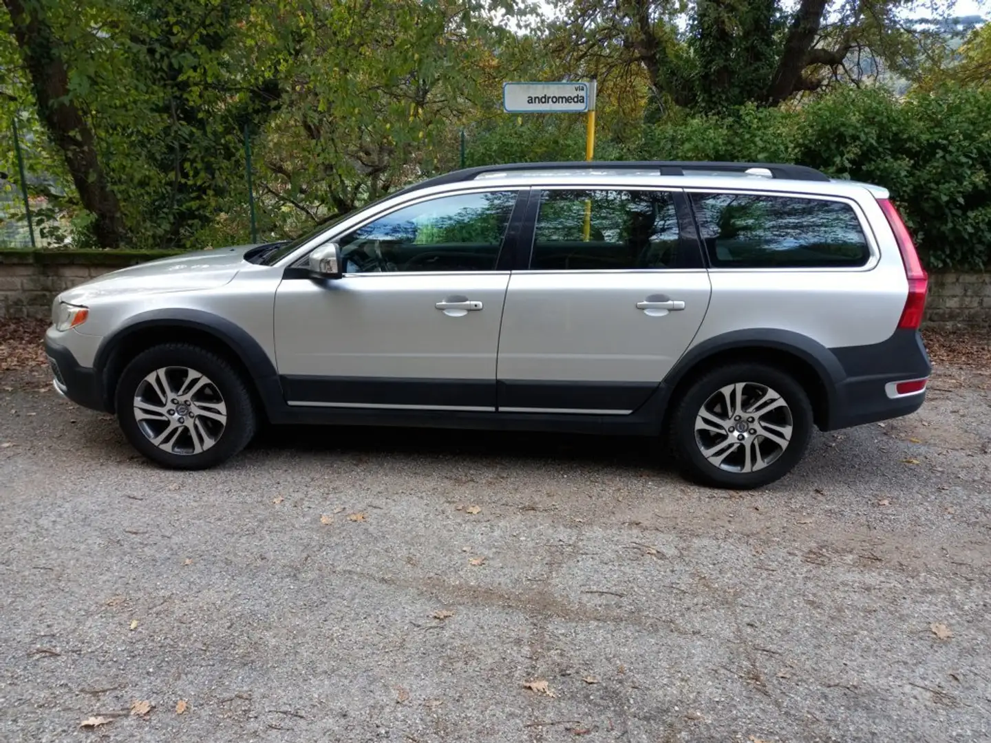 Volvo XC70 D4 Geartronic Momentum Argent - 1