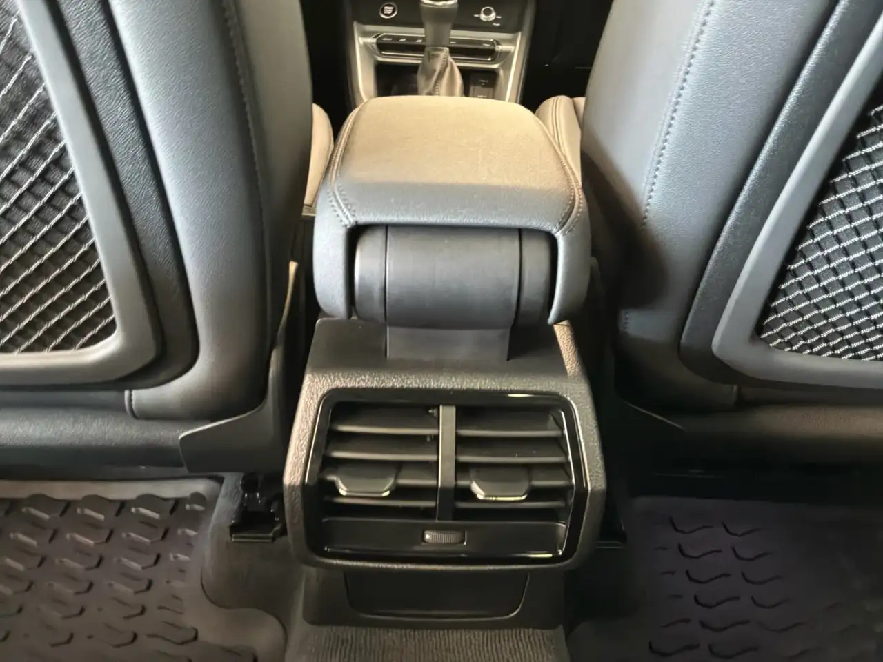 Audi Q3 снимка Audi Q3