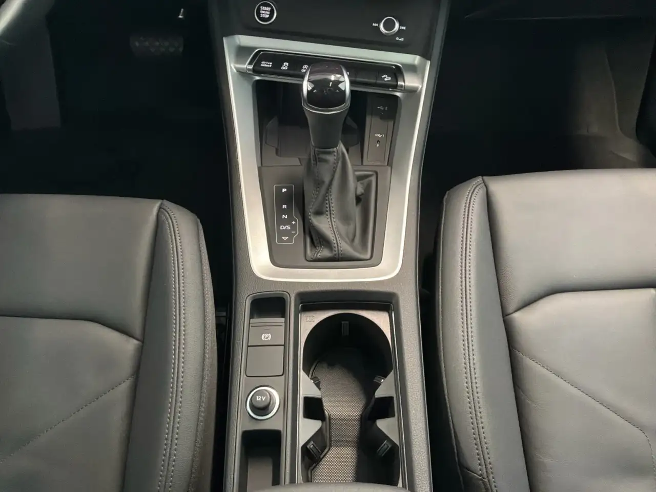 Audi Q3 снимка Audi Q3