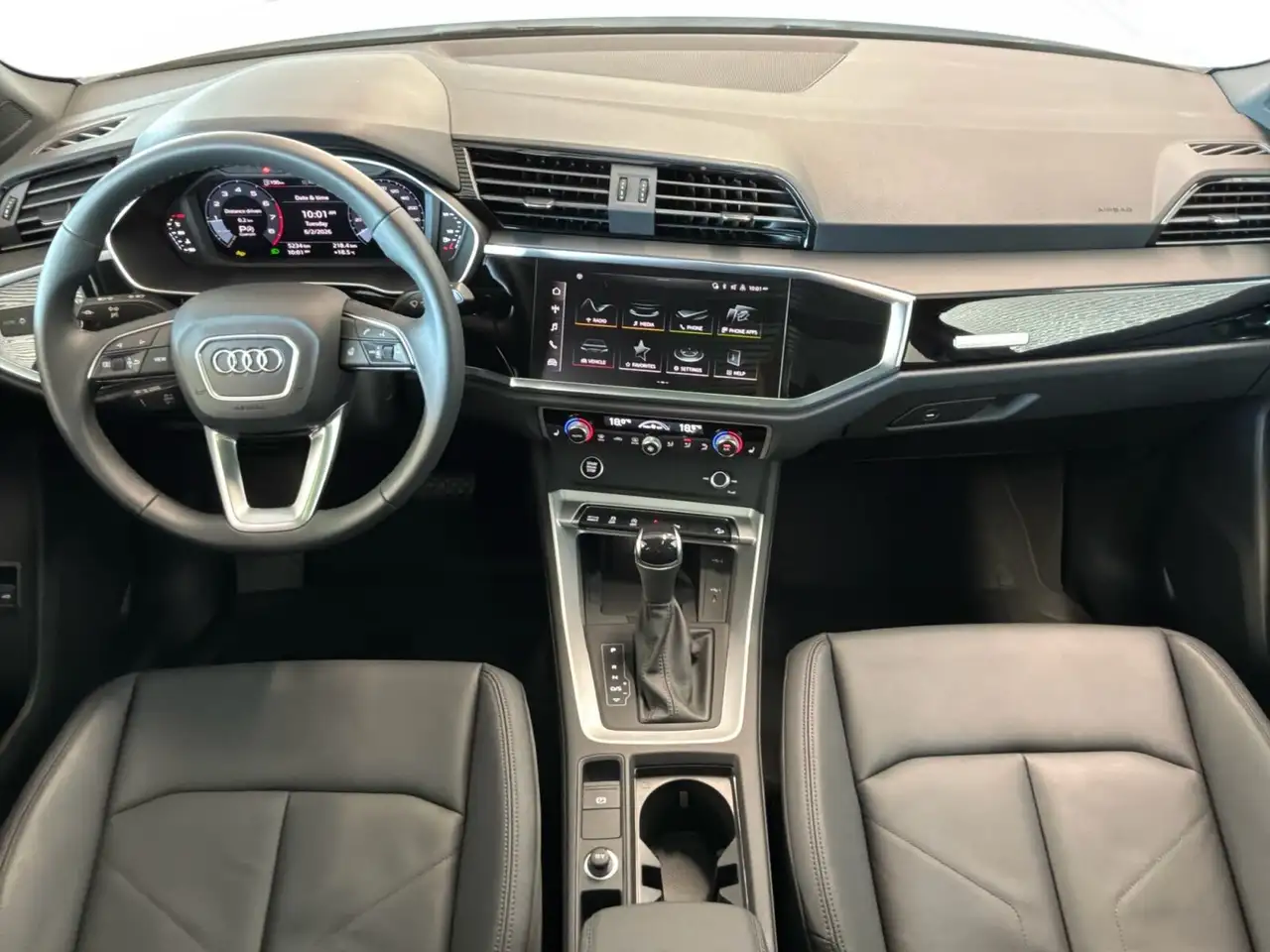 Audi Q3 снимка Audi Q3