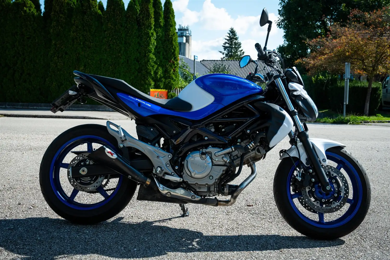 Suzuki Gladius 650 Wit - 2