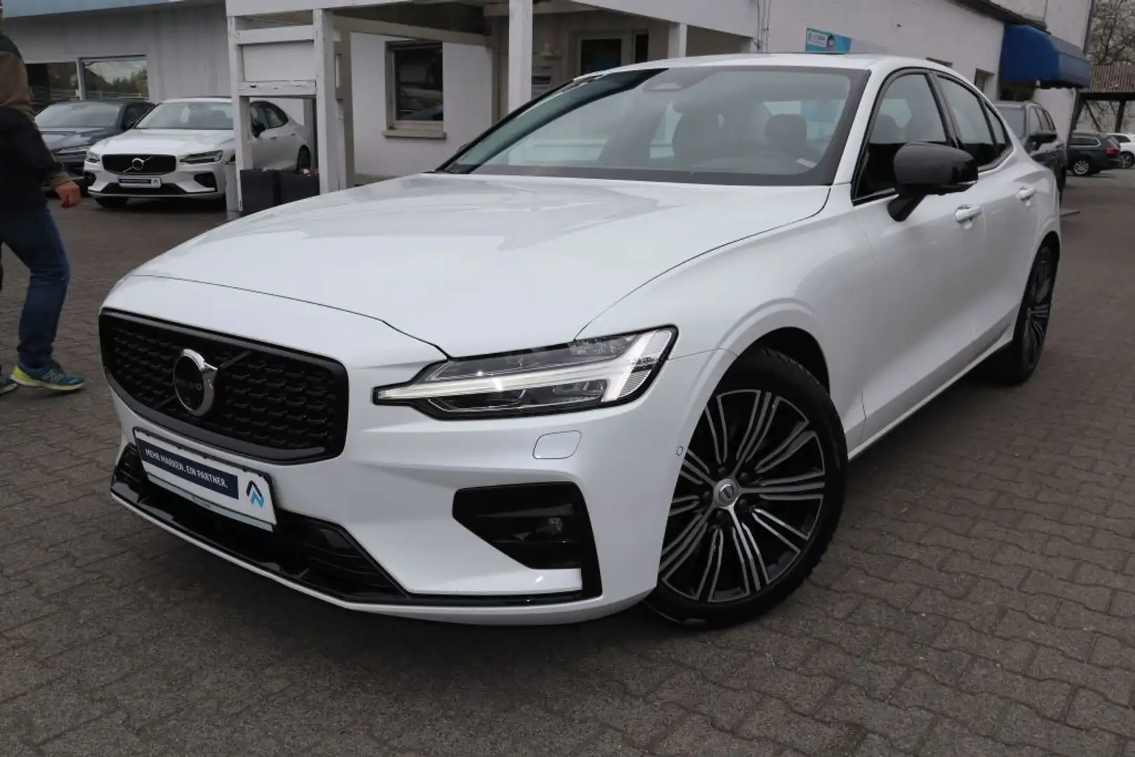 Volvo S60 S60 B5 B AWD Ultimate Dark|NAVI|SHZ V+H|360 CAM - 1