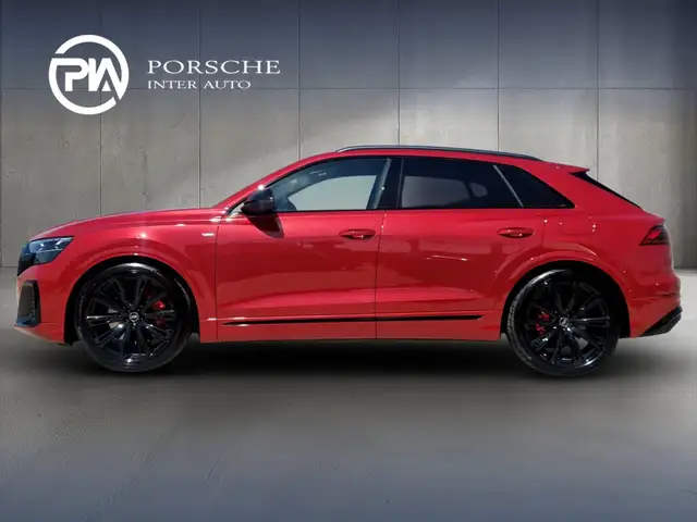 Audi Q8 view 3