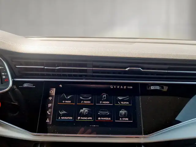 Audi Q8 view 14