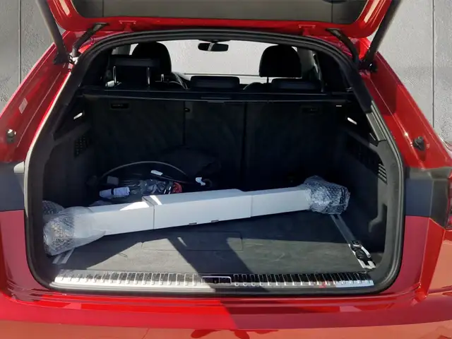Audi Q8 view 13
