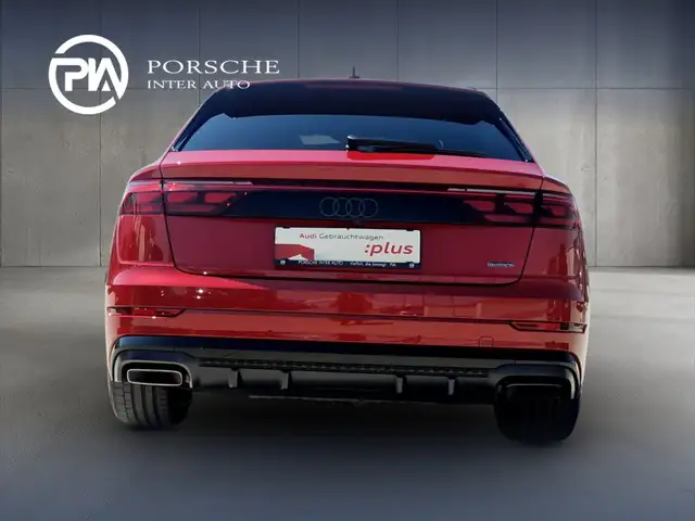 Audi Q8 view 5