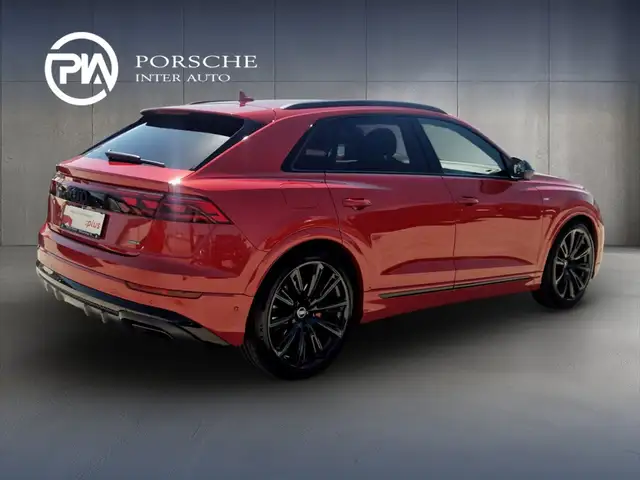 Audi Q8 view 4