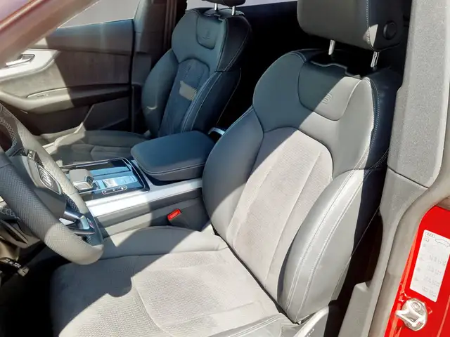 Audi Q8 view 8