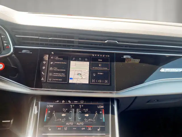 Audi Q8 view 10