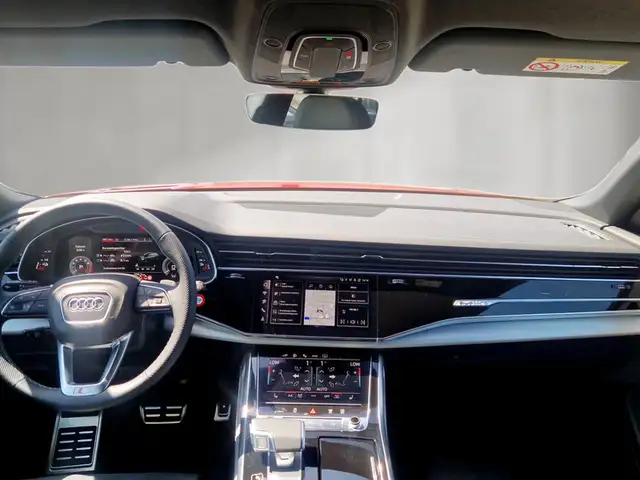 Audi Q8 view 12