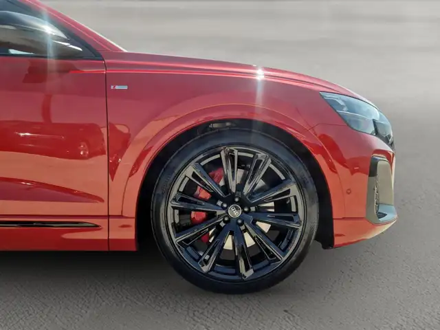 Audi Q8 view 6