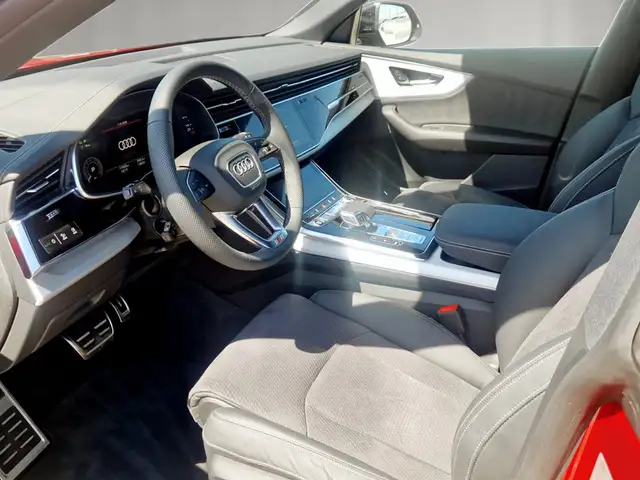 Audi Q8 view 7