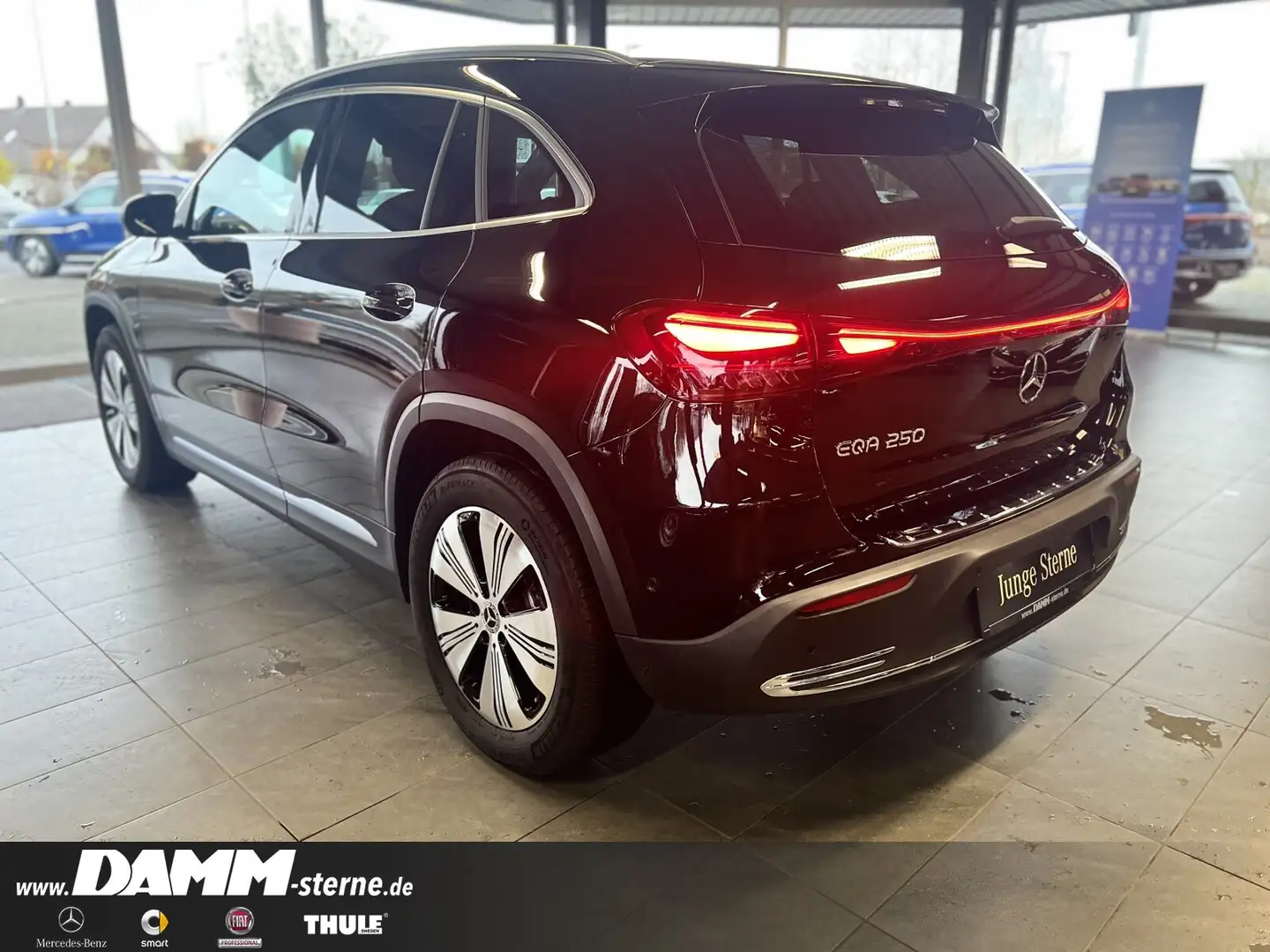 Mercedes-Benz EQA 250 EQA 250 Progressive Adv./Pano/WDG/RFK/LED/+ Flex Schwarz - 2
