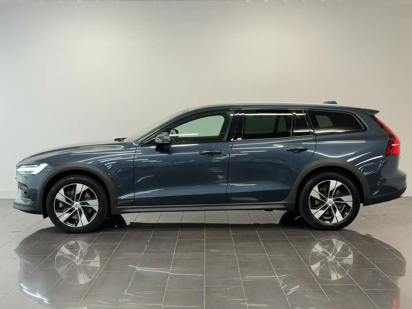 Volvo V60 Cross Country B5 AWD Pro | Achterbank verwarmd | Cruise control Modrá - 2
