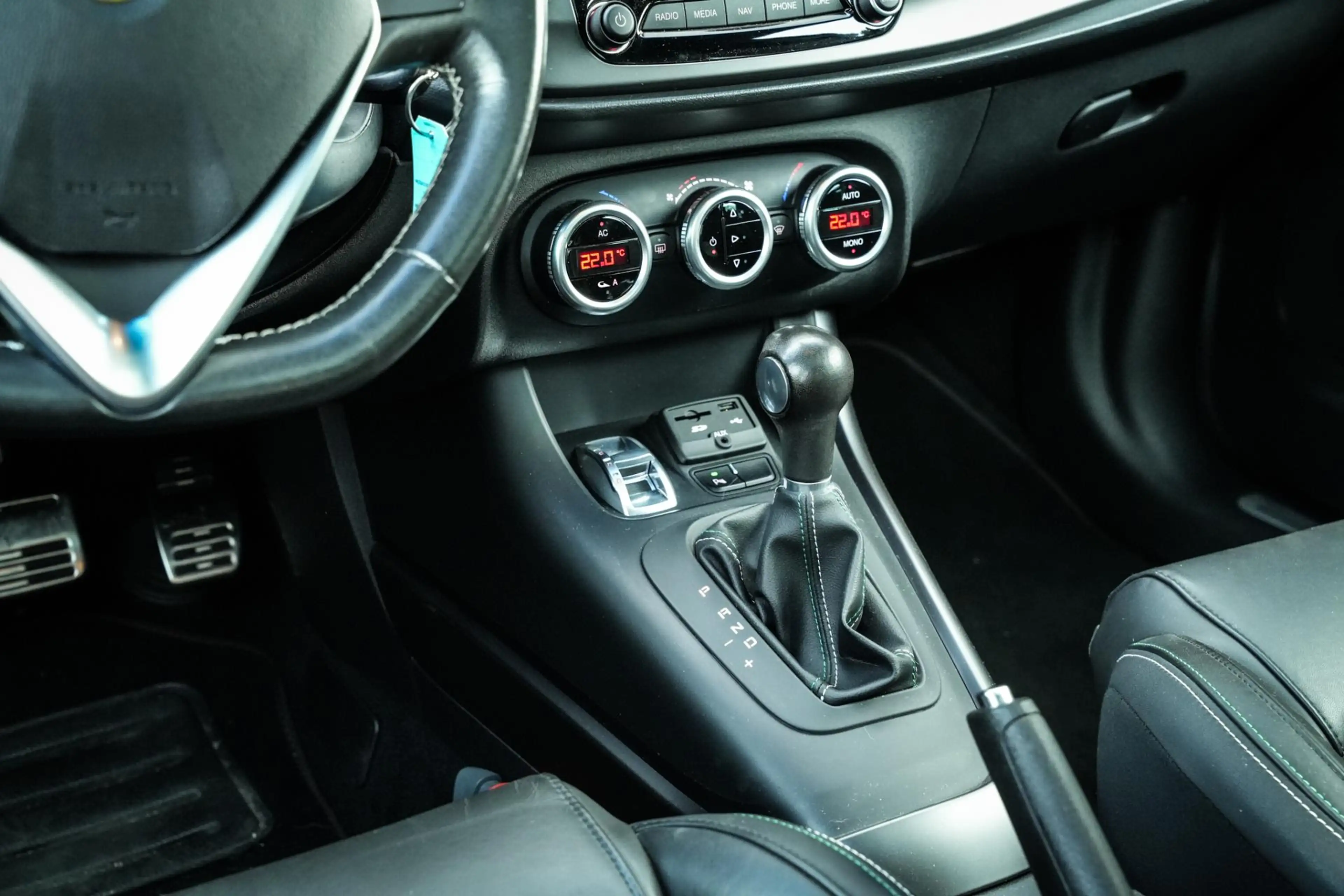 Alfa Romeo Giulietta 1.750 Turbo Veloce | Org. NL-Auto! | Panoramadak | — photo 11
