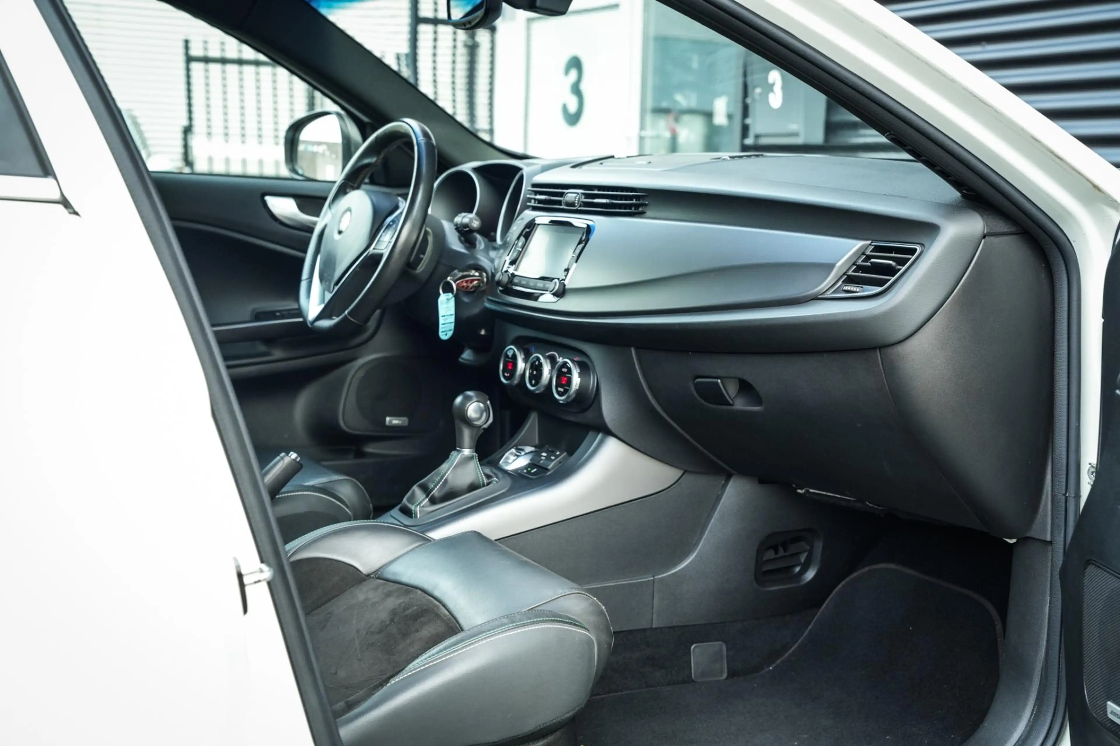 Alfa Romeo Giulietta 1.750 Turbo Veloce | Org. NL-Auto! | Panoramadak | — photo 5