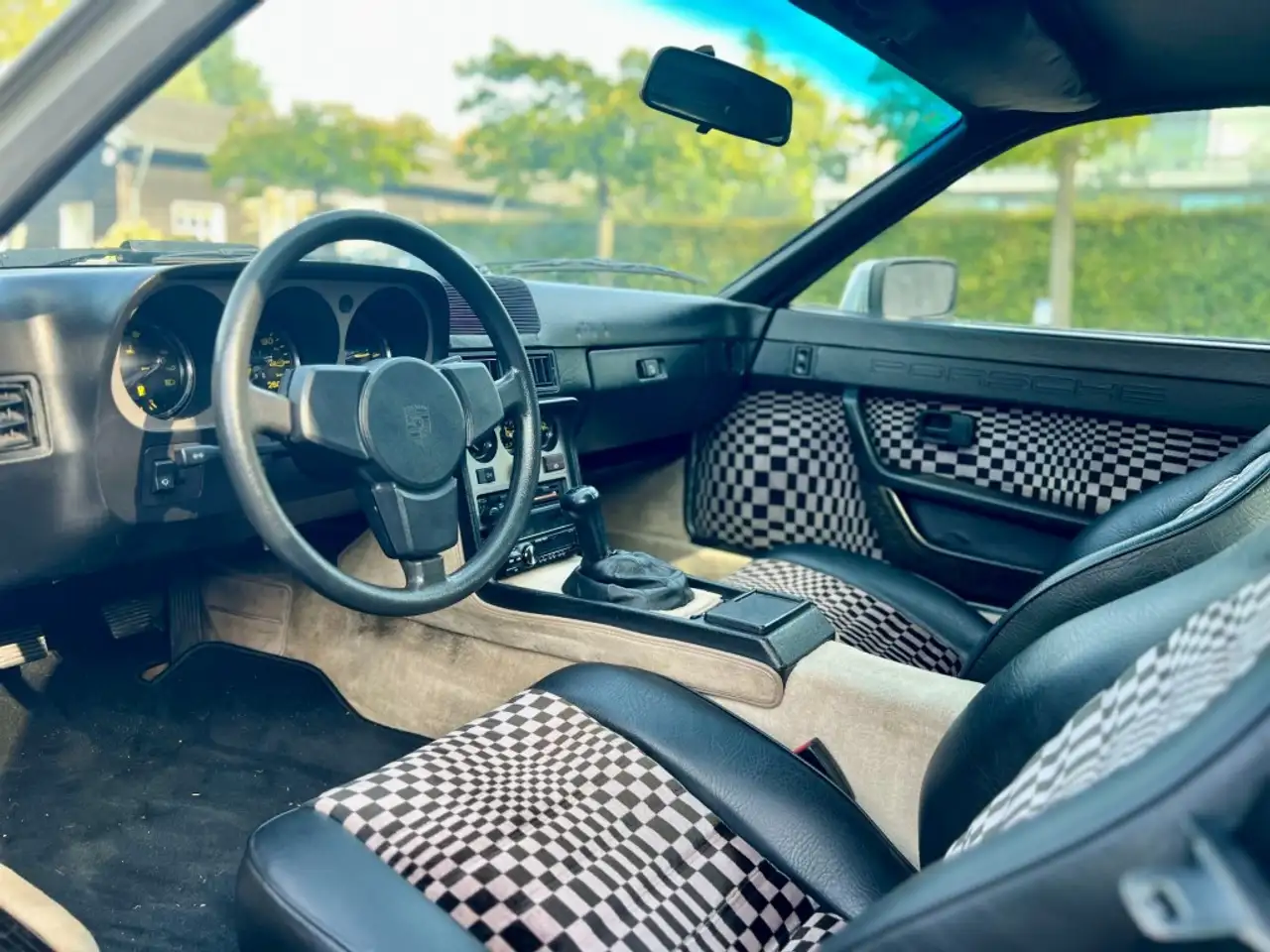 Porsche 944 2.5L â Manual â Silver Metallic â P, foto 6