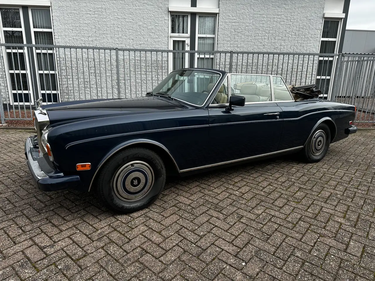 Rolls-Royce Corniche 6.8 Convertible, foto 6
