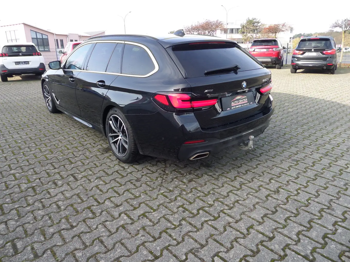 BMW 540 i xDrive M Sportpaket+Laser+AHK+Leder+360° Cam Noir - 2