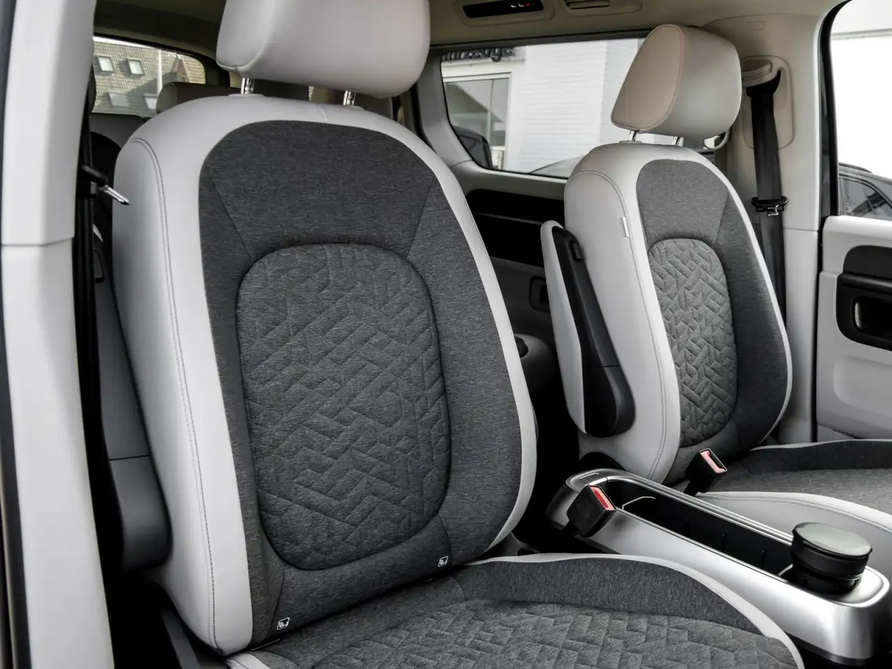 Volkswagen ID. Buzz Pro lang 75 J. Bulli Ass+ IQ.Light Navi AreaVie... 6