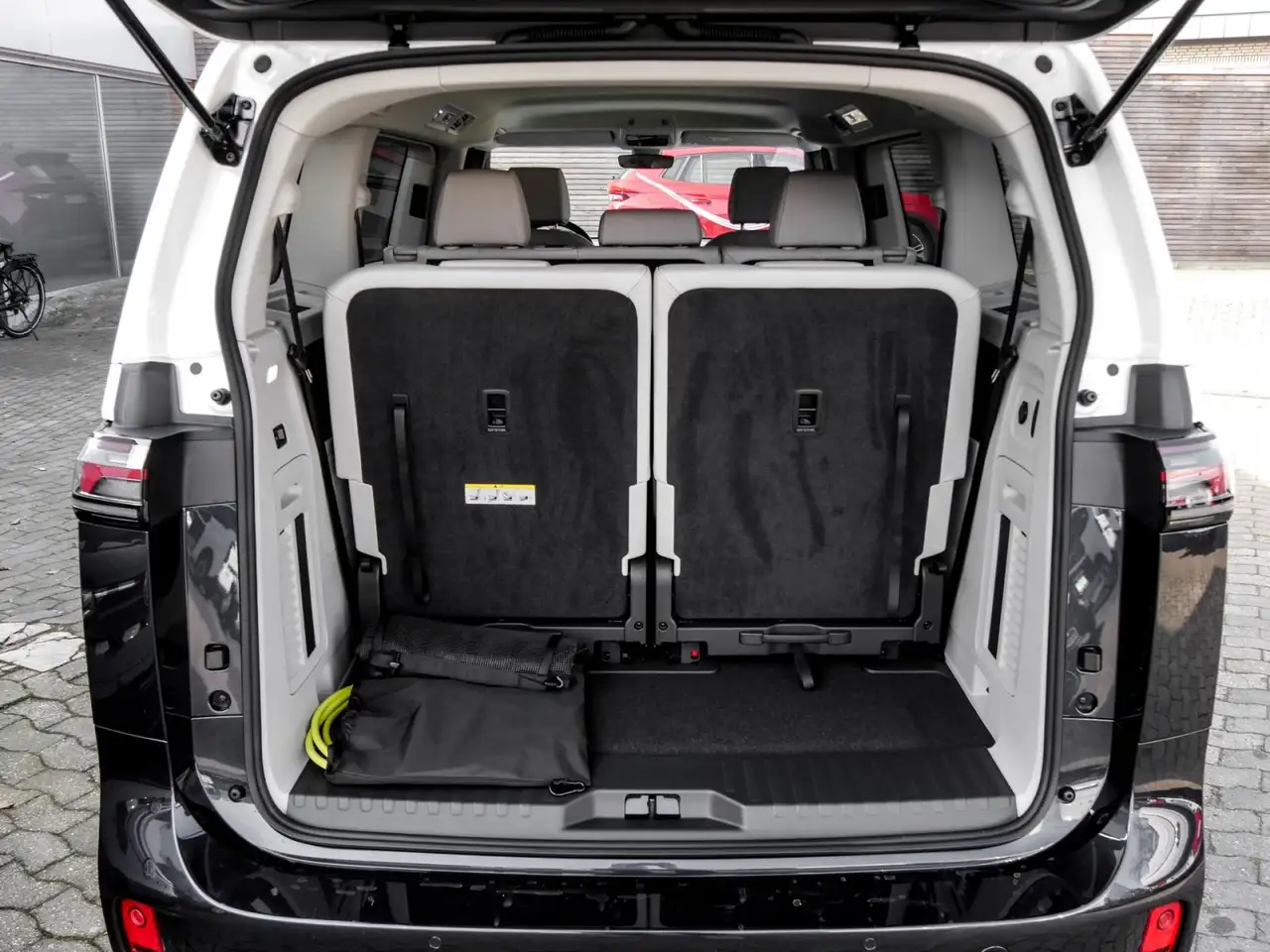 Volkswagen ID. Buzz Pro lang 75 J. Bulli Ass+ IQ.Light Navi AreaVie... 12