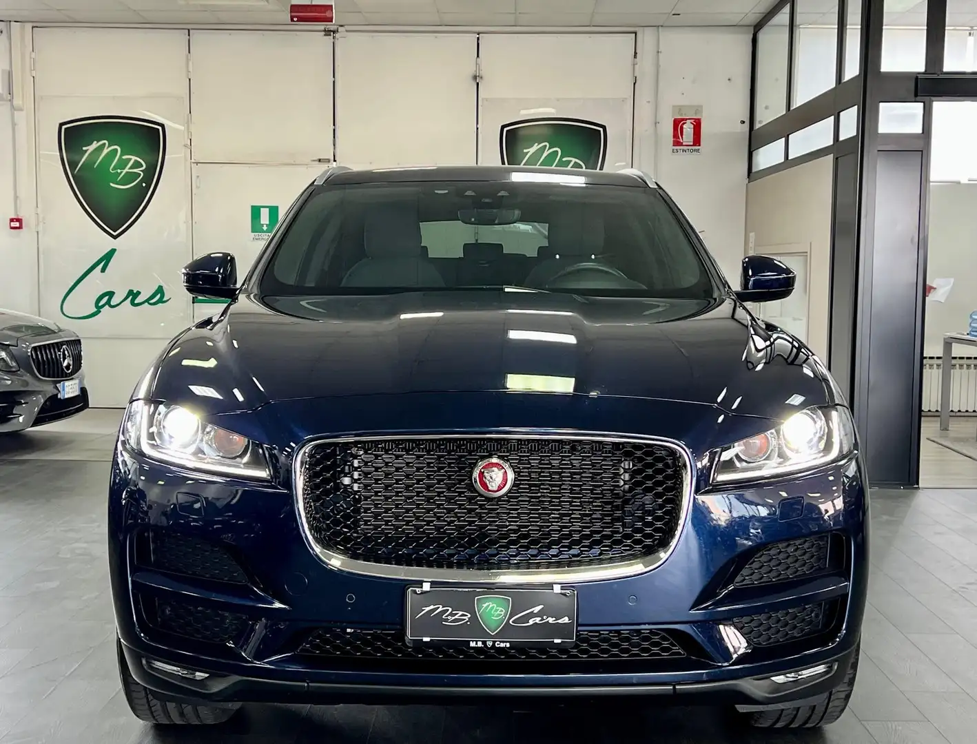 Jaguar F-Pace 2.0d i4 Prestige 180cv auto Bleu - 2
