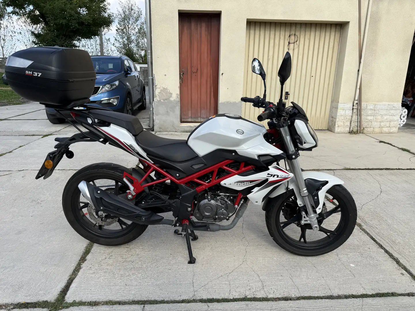 Benelli BN 125 Weiß - 1