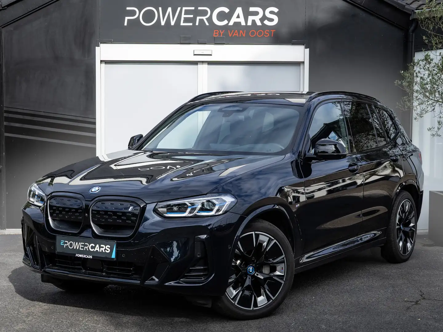 BMW iX3 Impressive | M Sport | HUD | Pano | 360 | Trekhaak Zwart - 1
